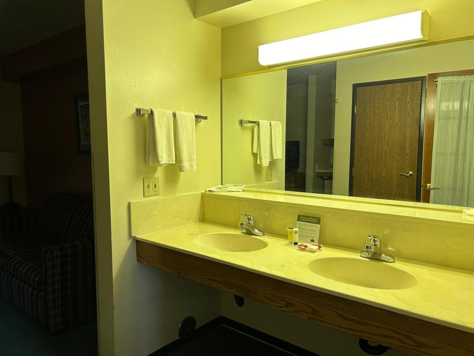 Northwoods Inn & Suites - Blackduck Ngoại thất bức ảnh